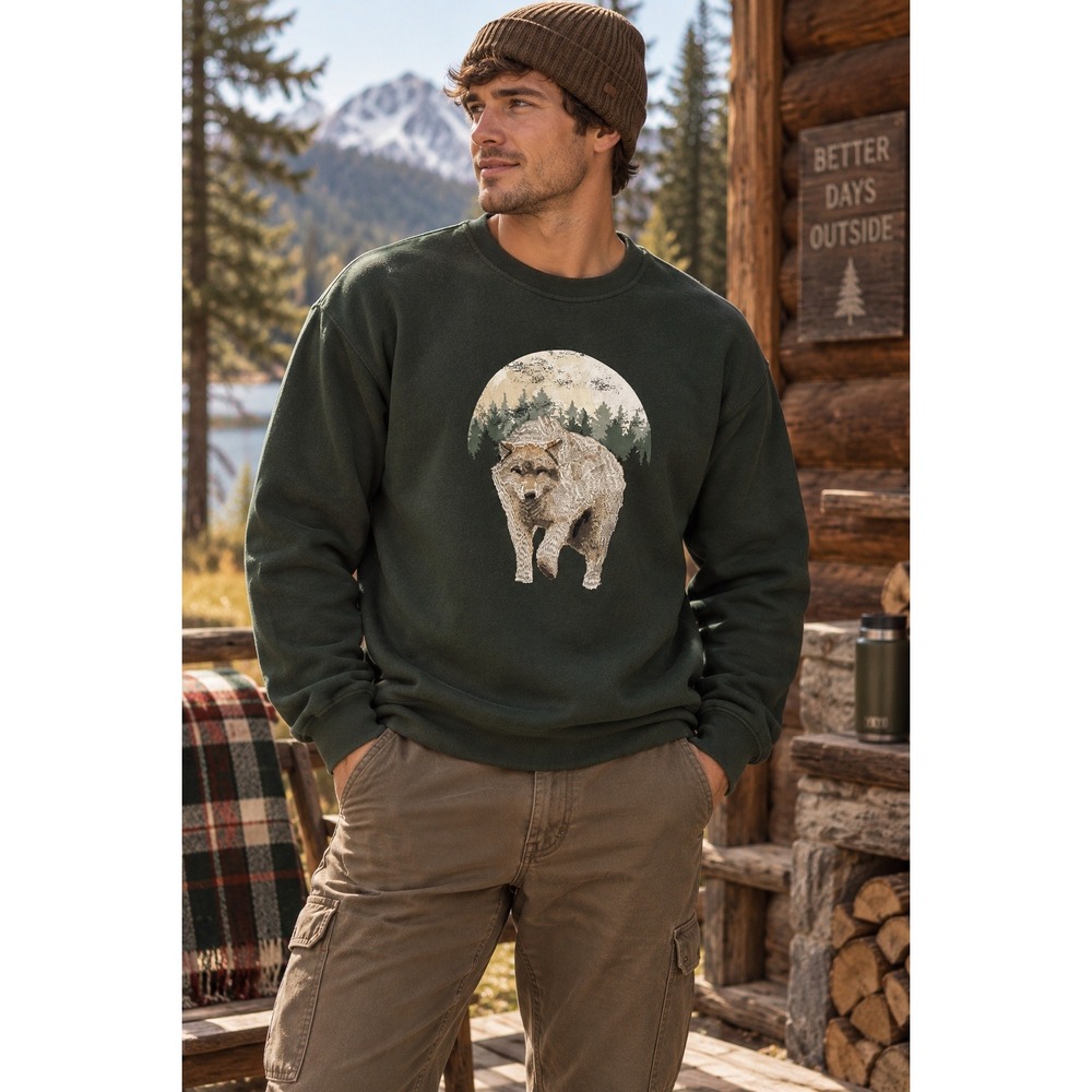 Mountain and Isles M Green Wolf Embroidered Sweatshirt Forestcore Cabin Grunge